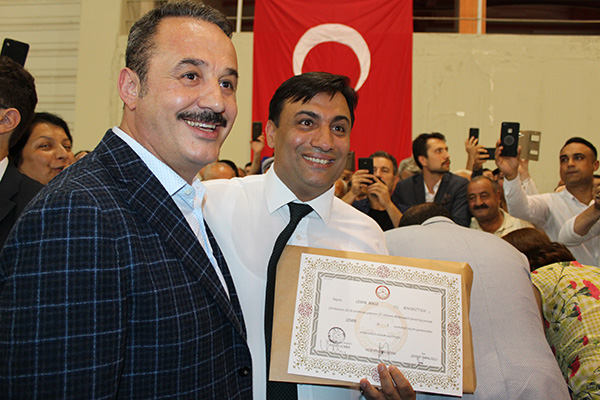 AK Parti'li vekiller mazbatalarını aldı