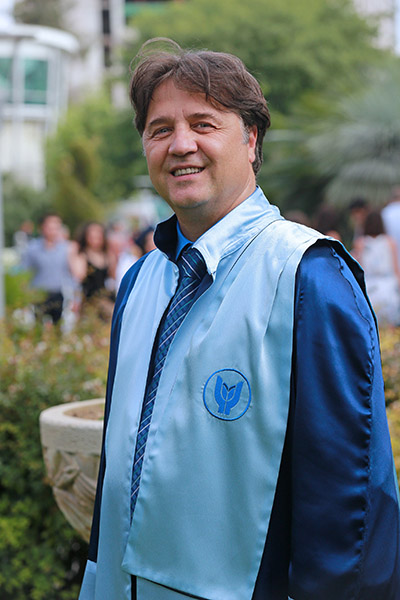 50 yaşındaki Gökhan kaptan hukuktan mezun oldu