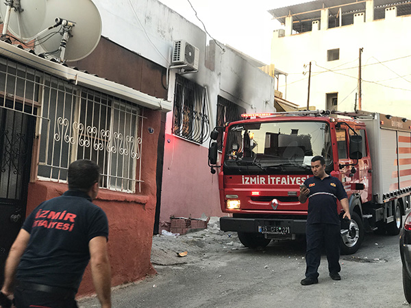 İzmir'de bıçaklı kavga: 1 ölü