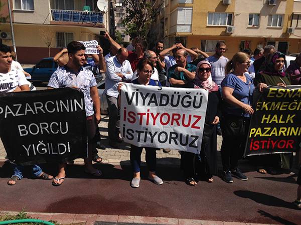 Pazarcıların eyleminde vatandaş tepkisi: "Pazar yüzünden cenazemizi evden çıkaramıyoruz”