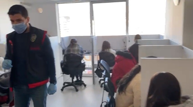 İzmir polisinden 'Google Harita' dolandırıcılarına operasyon: 18 gözaltı