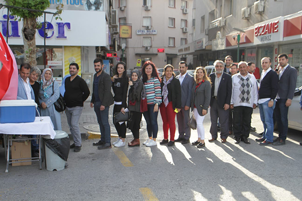 AK Parti Konak ilçeden kan bağışladı