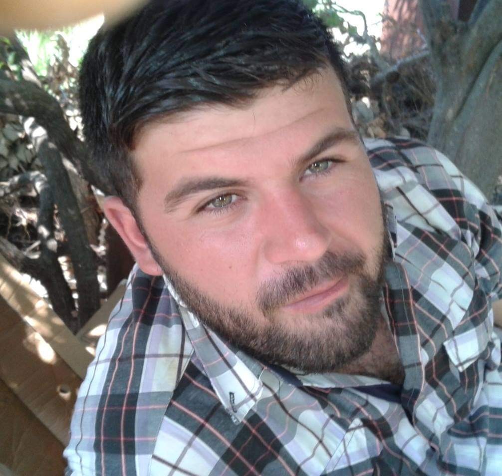 İki araç kafa kafaya çarpıştı: 1 ölü, 1 yaralı