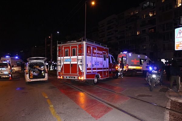 İzmir'de feci trafik kazası