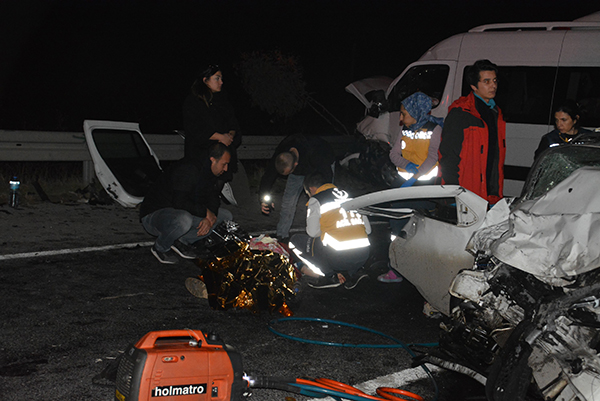 4 aracın karıştığı zincirleme trafik kazasında 10 kişi yaralandı