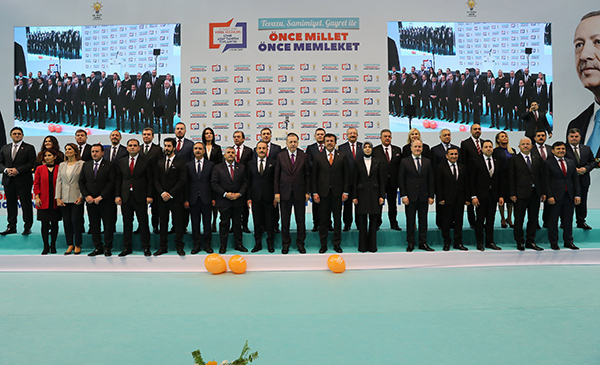 Cumhurbaşkanı Erdoğan AK Parti'nin İzmir adaylarını açıkladı