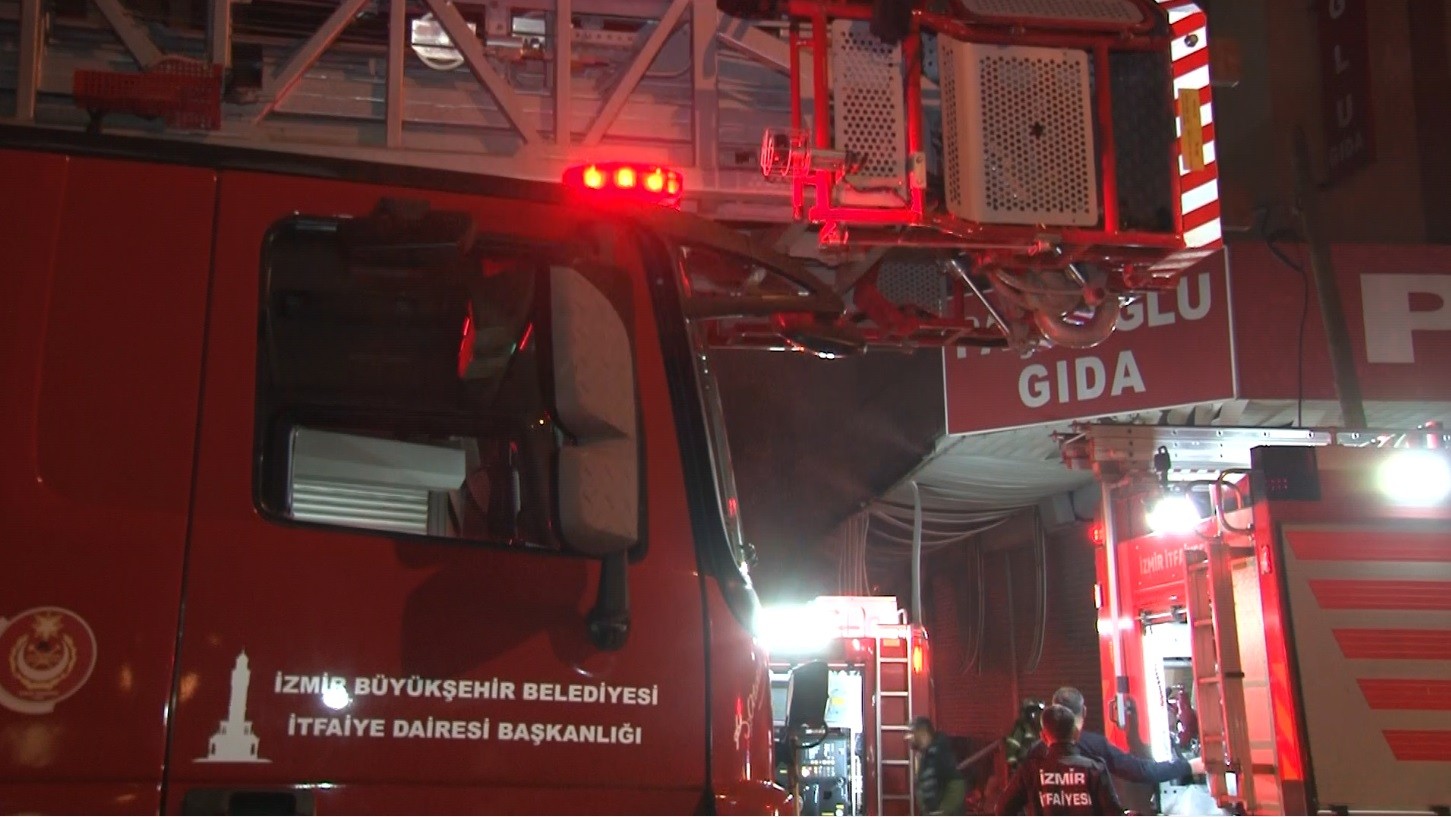 Gıda Çarşısında yangın paniği: 3 iş yerinde hasar meydana geldi