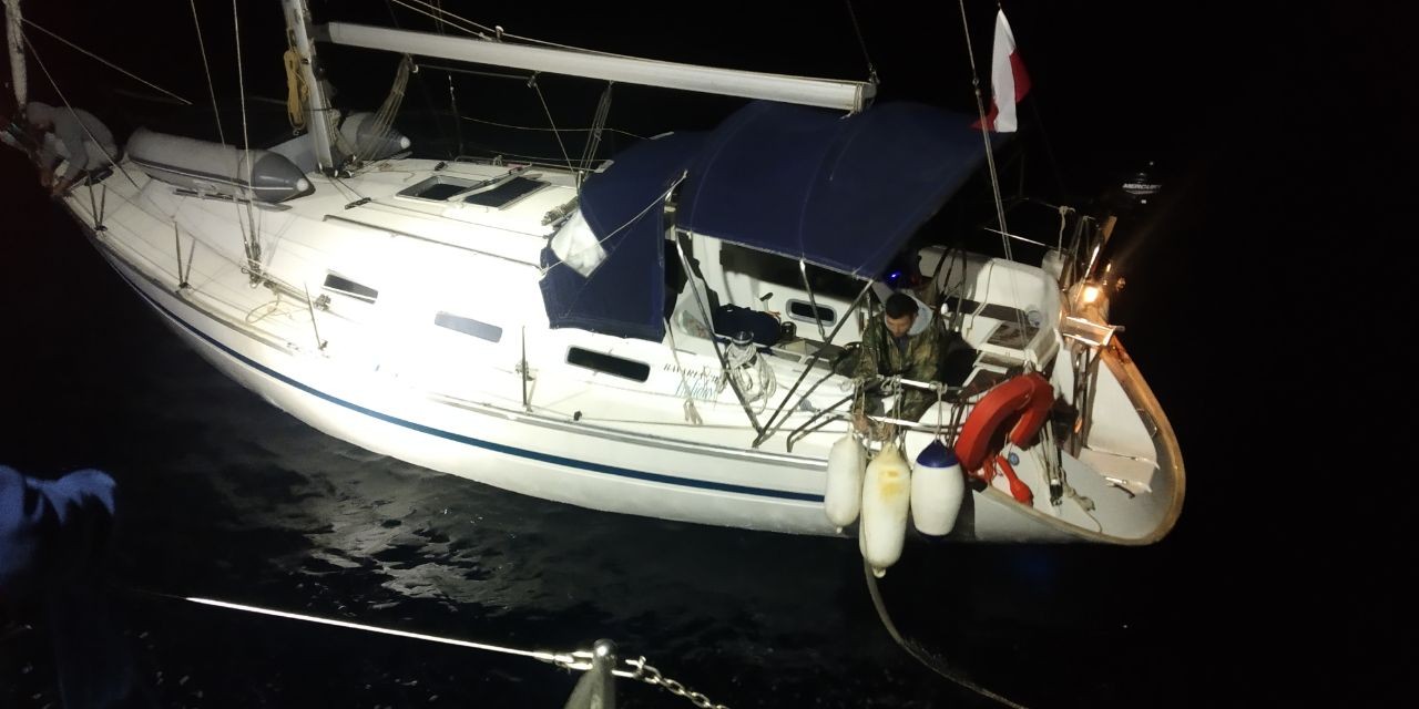 İzmir'de 127 düzensiz göçmen ve 5 göçmen kaçakçısı yakalandı