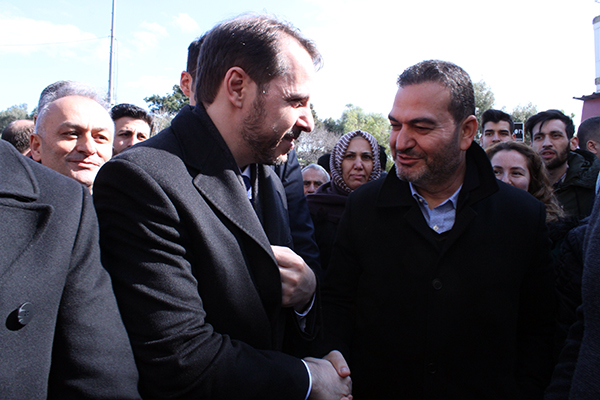 Bakan Albayrak’a Sevgi Yolu’nda sevgi seli