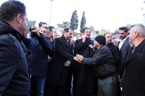 Bakan Albayrak’a Sevgi Yolu’nda sevgi seli