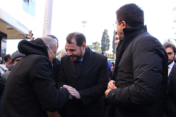 Bakan Albayrak’a Sevgi Yolu’nda sevgi seli