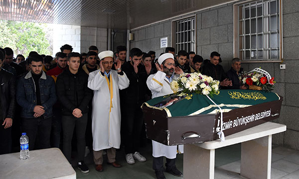 Baba oğlunu öldürdü