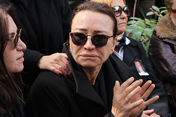 Demet Akbağ'ın eşi Zafer Çika, gözyaşları ile uğurlandı