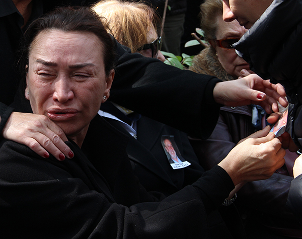 Demet Akbağ'ın eşi Zafer Çika, gözyaşları ile uğurlandı