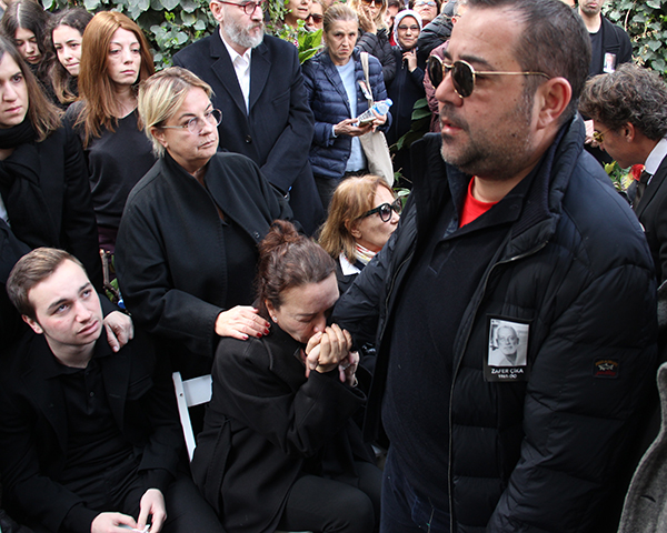 Demet Akbağ'ın eşi Zafer Çika, gözyaşları ile uğurlandı
