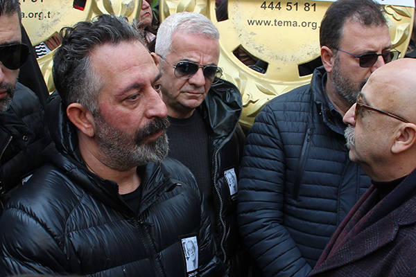 Demet Akbağ'ın eşi Zafer Çika, gözyaşları ile uğurlandı