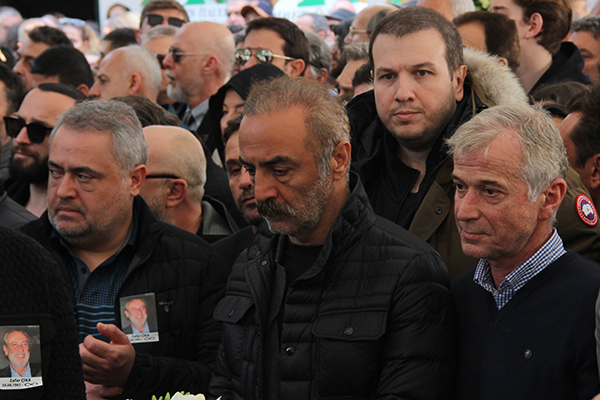 Demet Akbağ'ın eşi Zafer Çika, gözyaşları ile uğurlandı