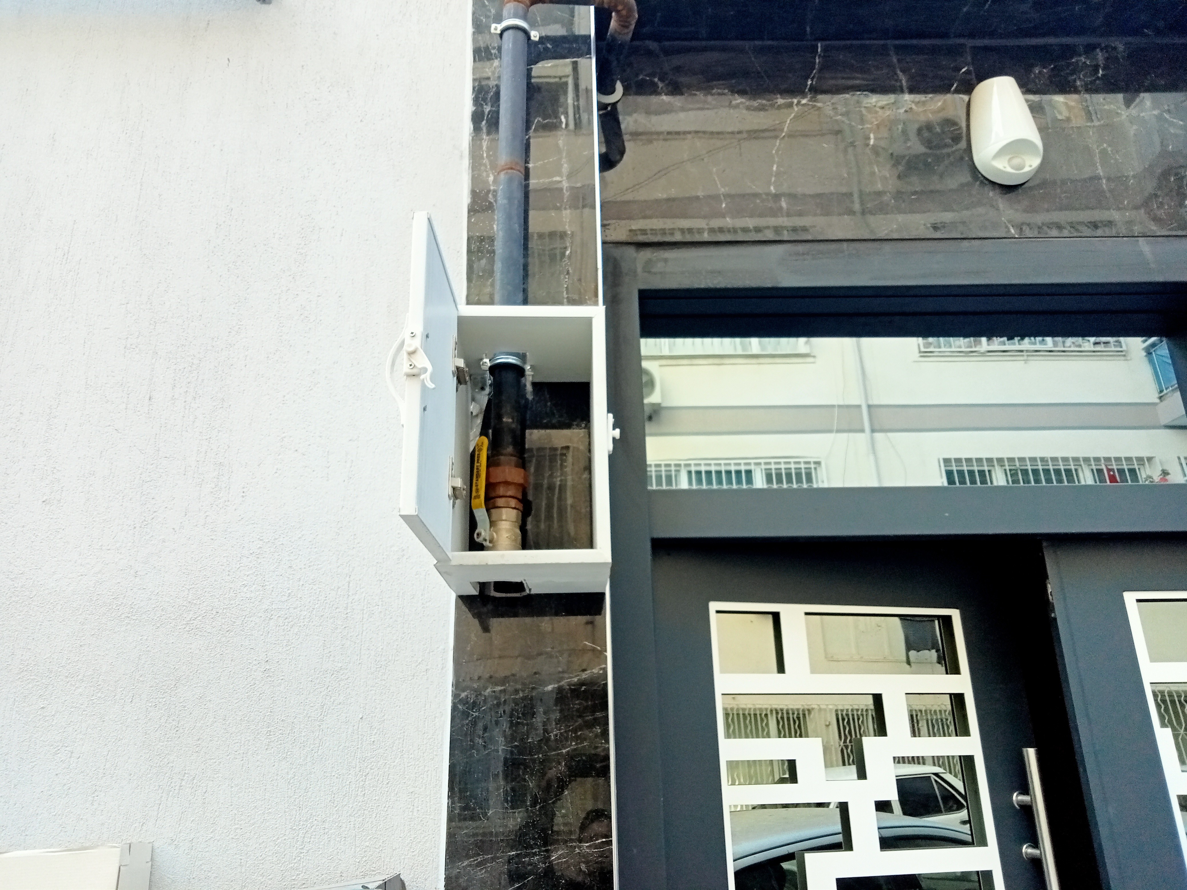 İzmir'in göbeğinde aylardır doğal gazın bağlanmasını bekliyorlar