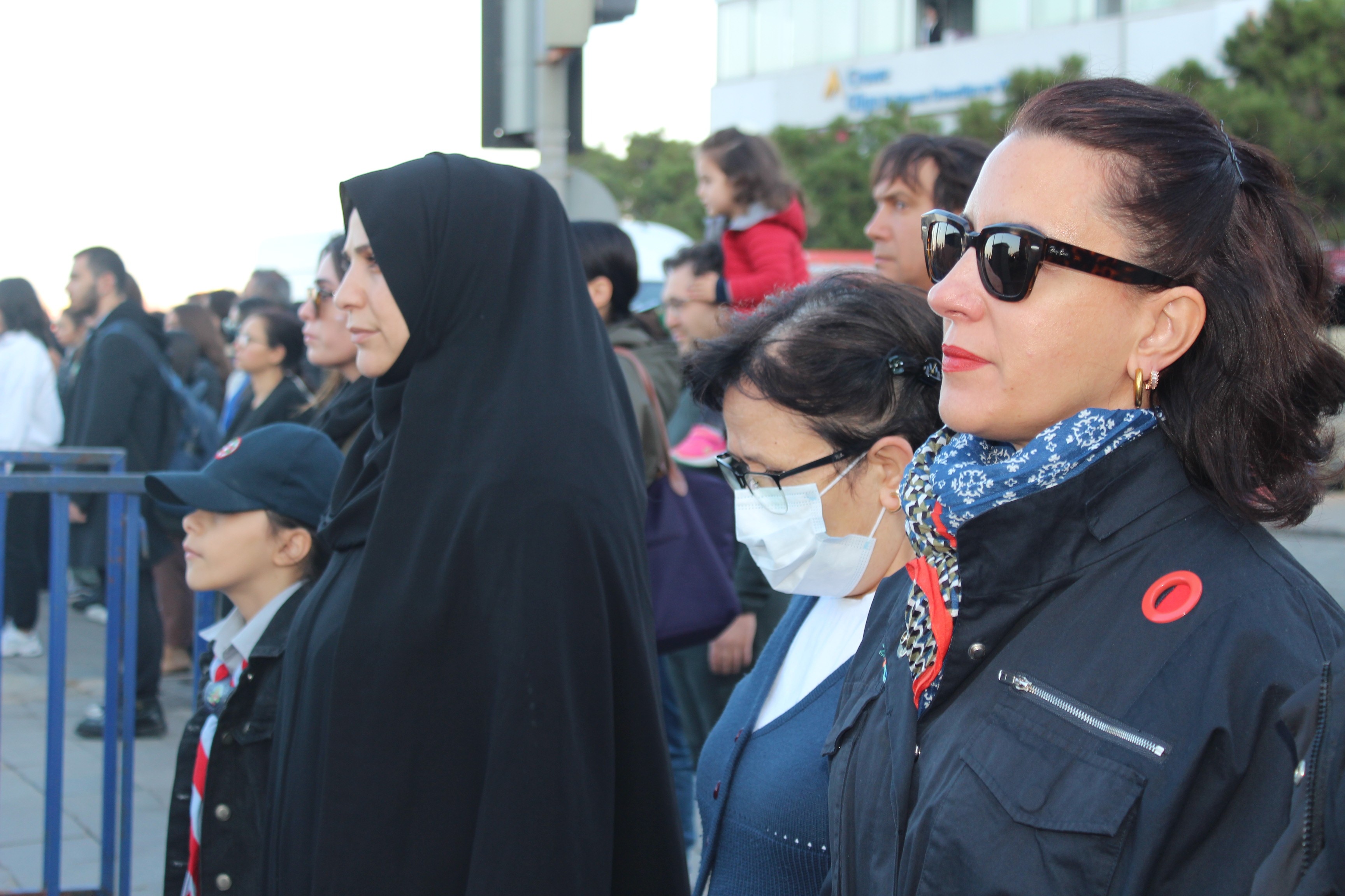 İzmir'de saat 9'u 5 geçe hayat durdu!