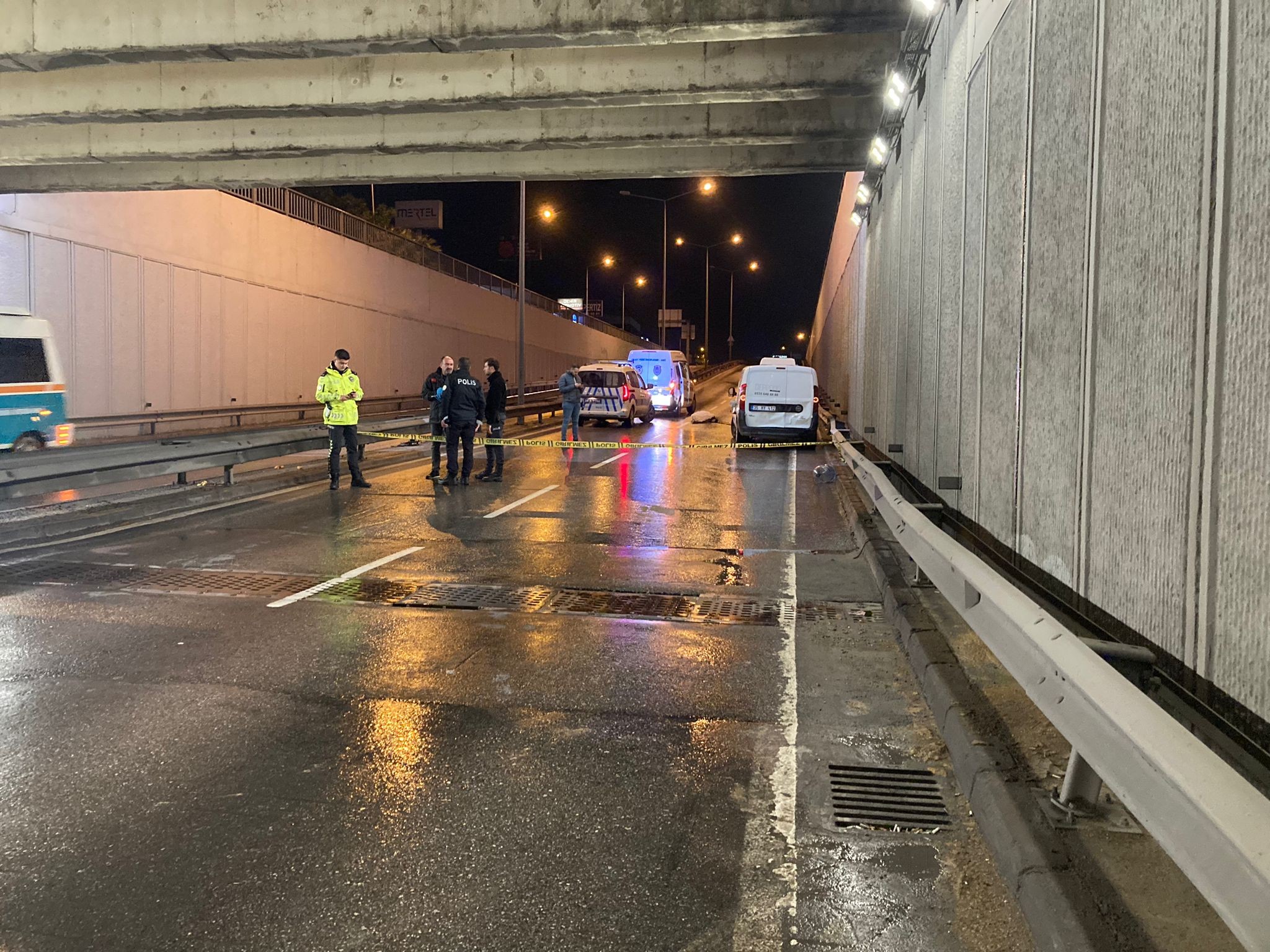 Aracına akaryakıt doldururken otomobilin çarptığı kişi hayatını kaybetti