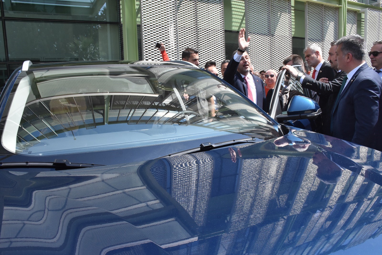 Bakan Kasapoğlu Togg'la 'Bismillah' dedi