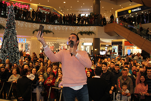"Kırk Yalan" filmine İzmir’de özel gala