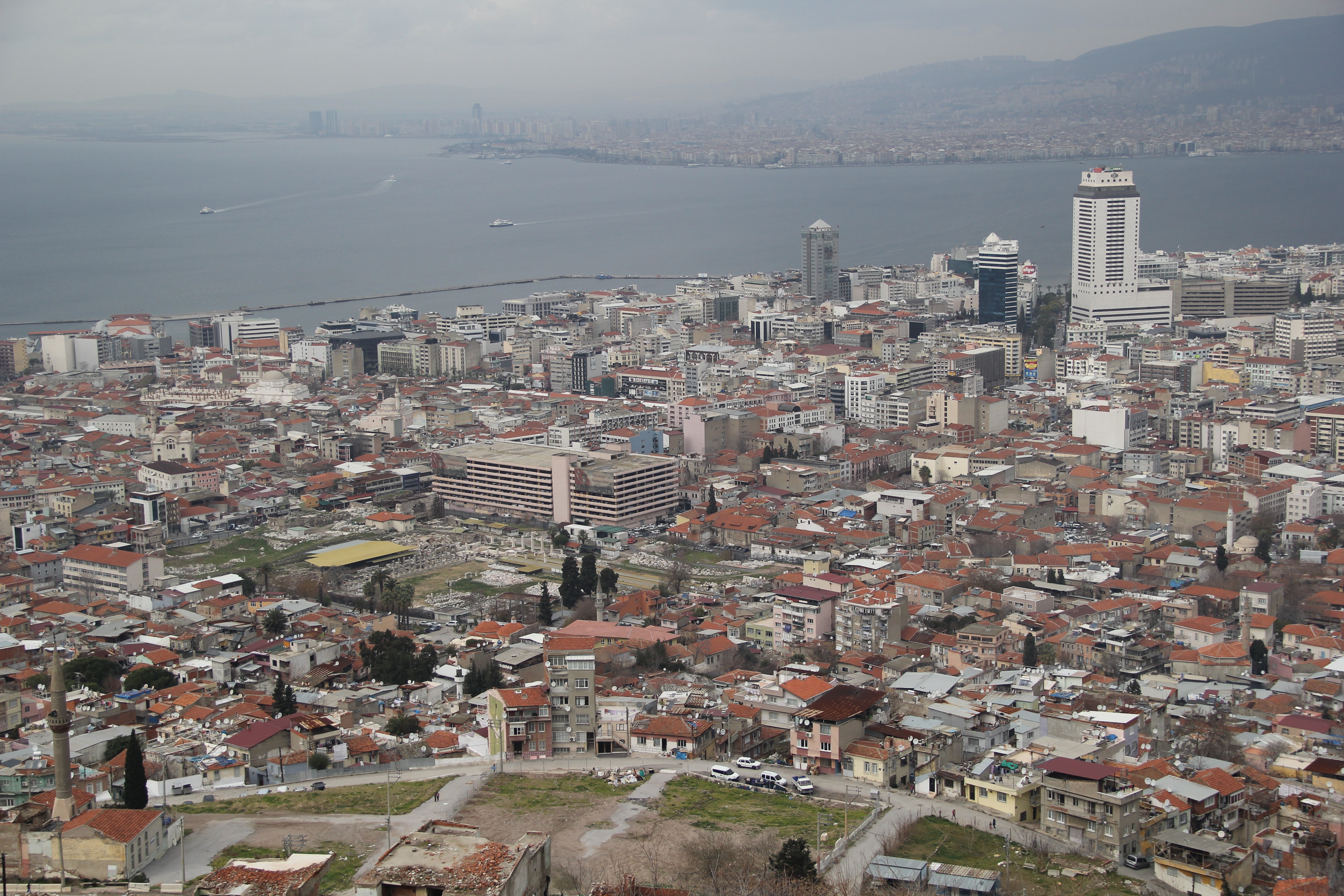 İzmir'den 13 aktif fay geçiyor" dedi ve uyardı: "İzmir depreme hazırlıklı değil"