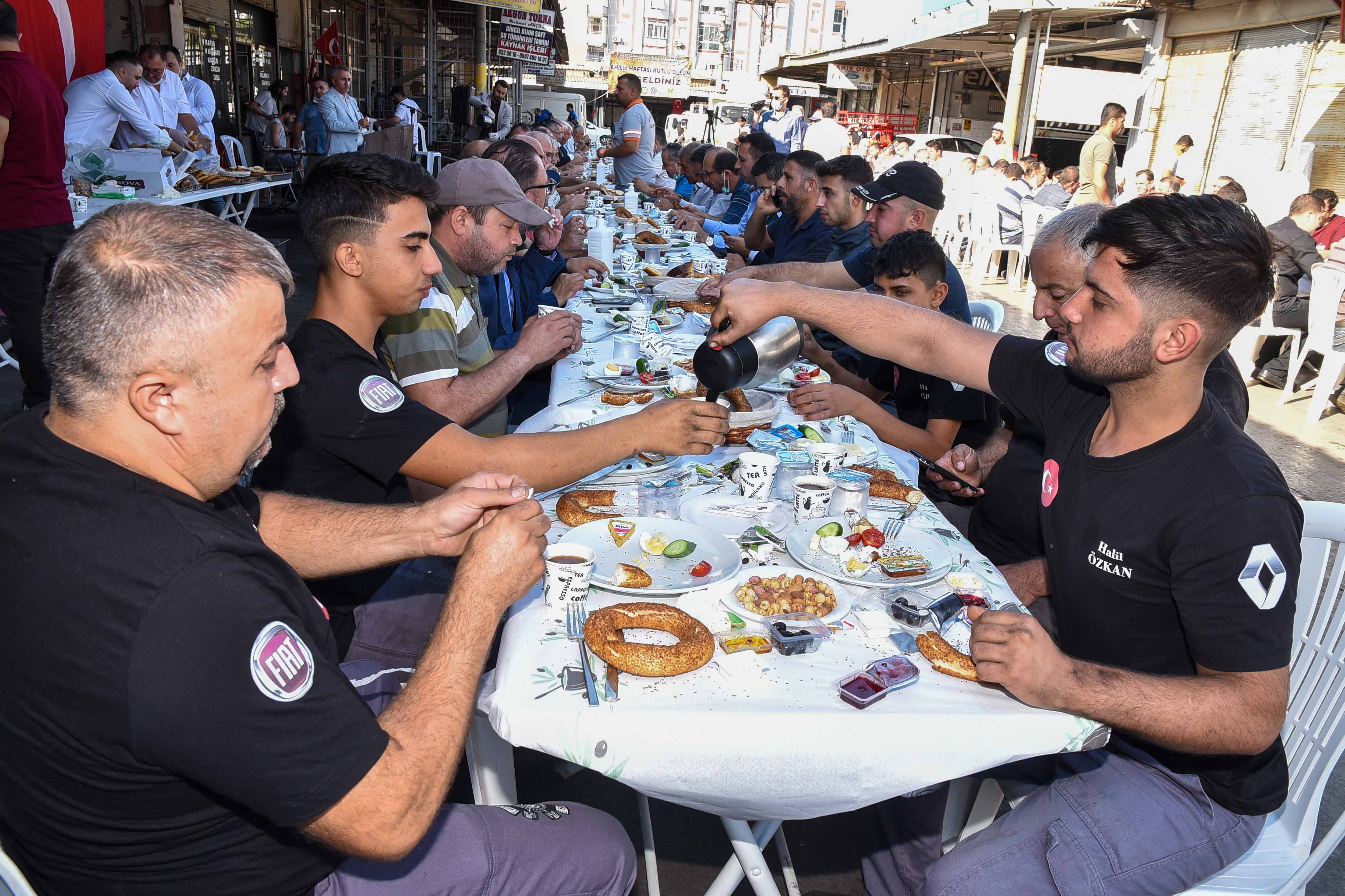 MENEMEN ESNAFI KAHVALTIDA BULUŞTU