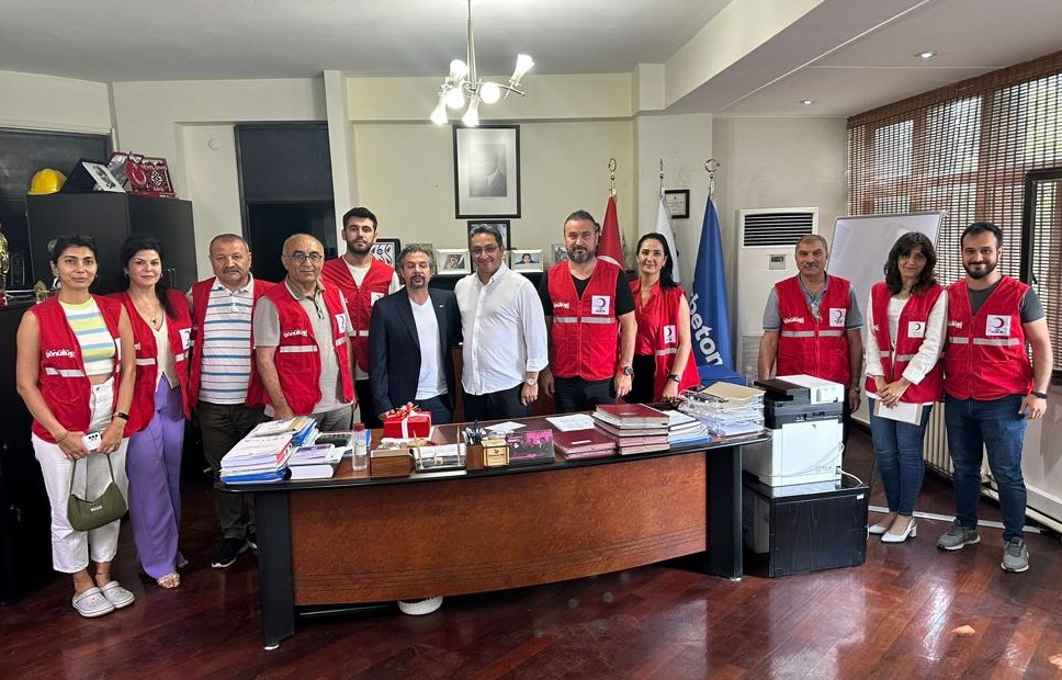 Bayraklı Kızılay Başkan'ından İZBETON Genel Müdürü Kaya'ya ziyaret