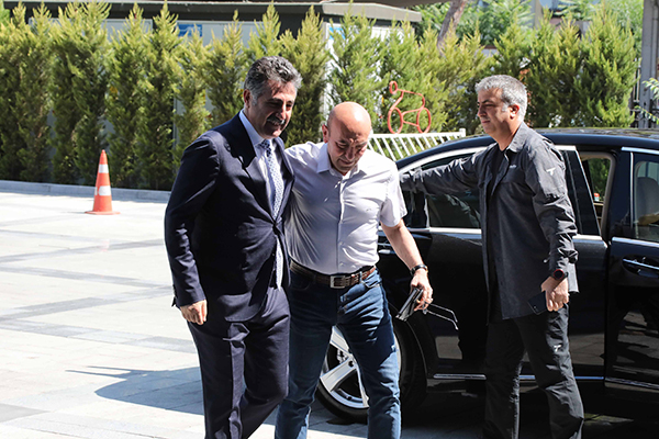 BÜYÜKŞEHİR'DEN HAFTA SONU BAYRAKLI MESAİSİ