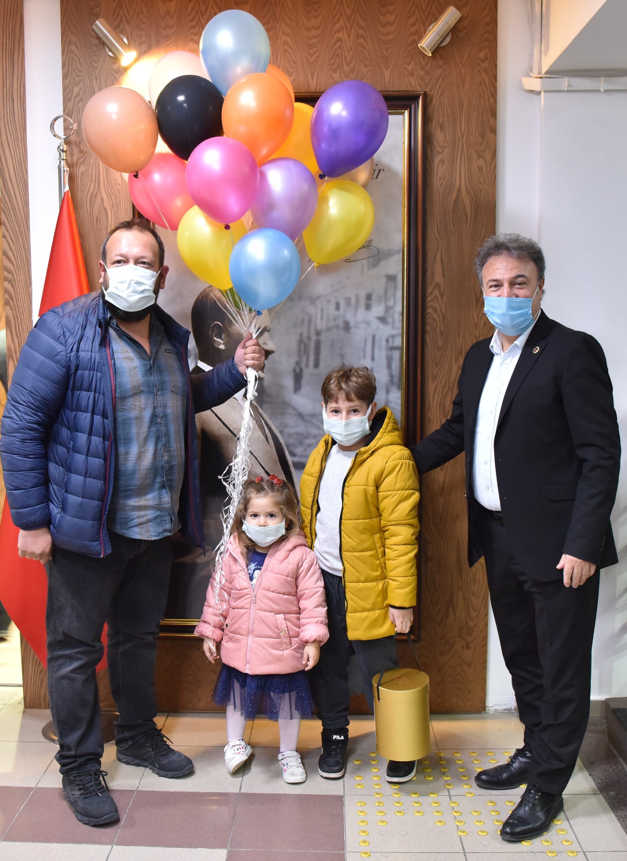 İzmir depreminin simgesi Ayda'ya 4'üncü yaş gününde sürpriz kutlama