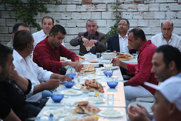Başkan Şenol gönül sofrasında