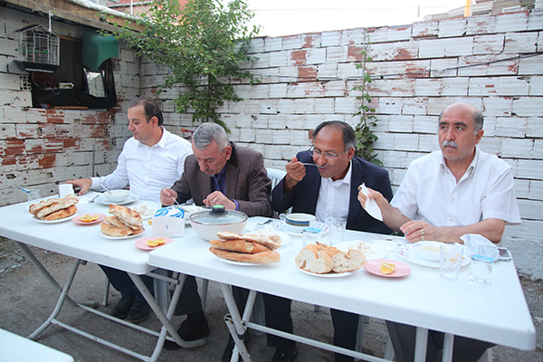 Başkan Şenol gönül sofrasında