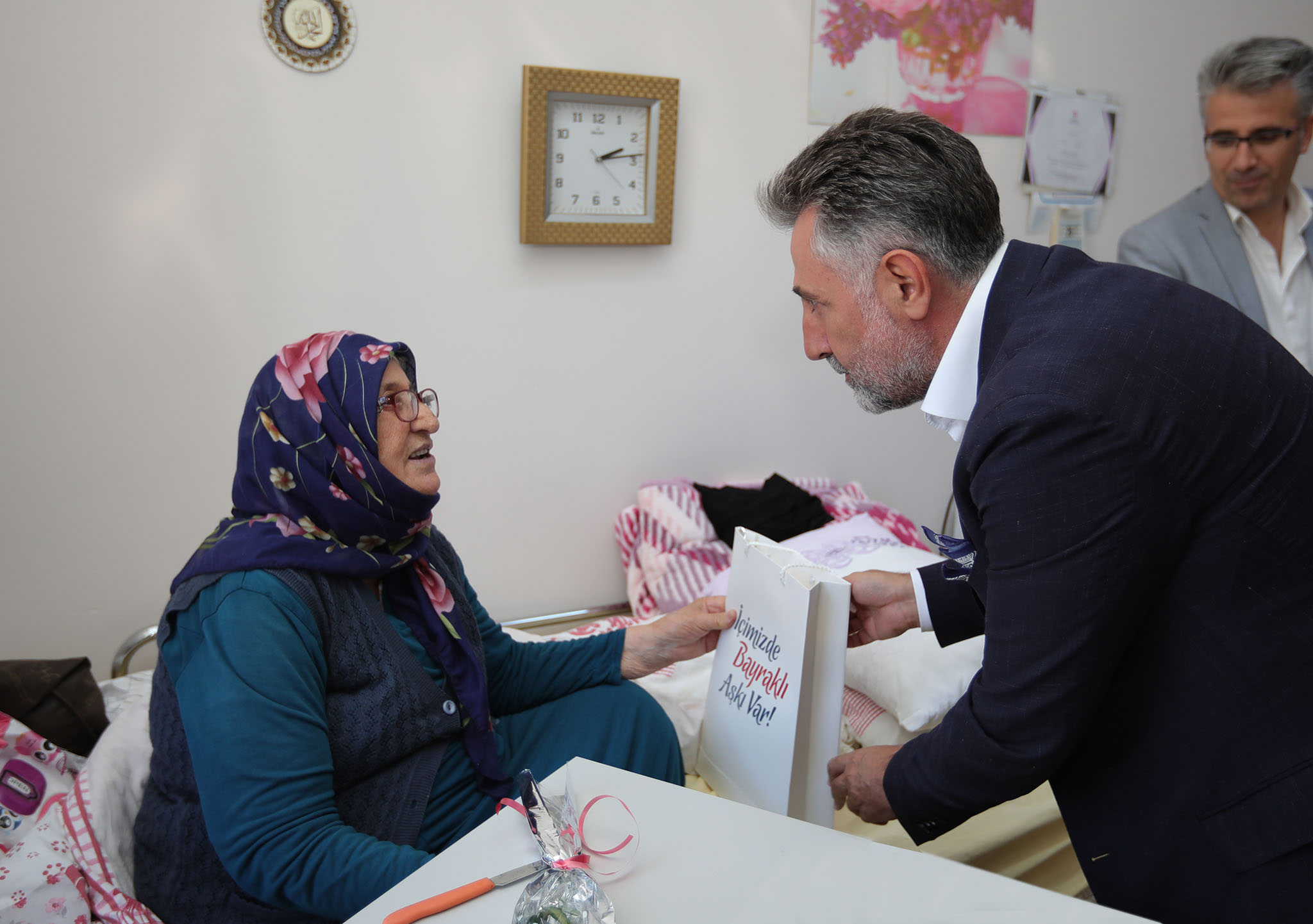 Başkan Sandal'dan huzurevine anlamlı ziyaret