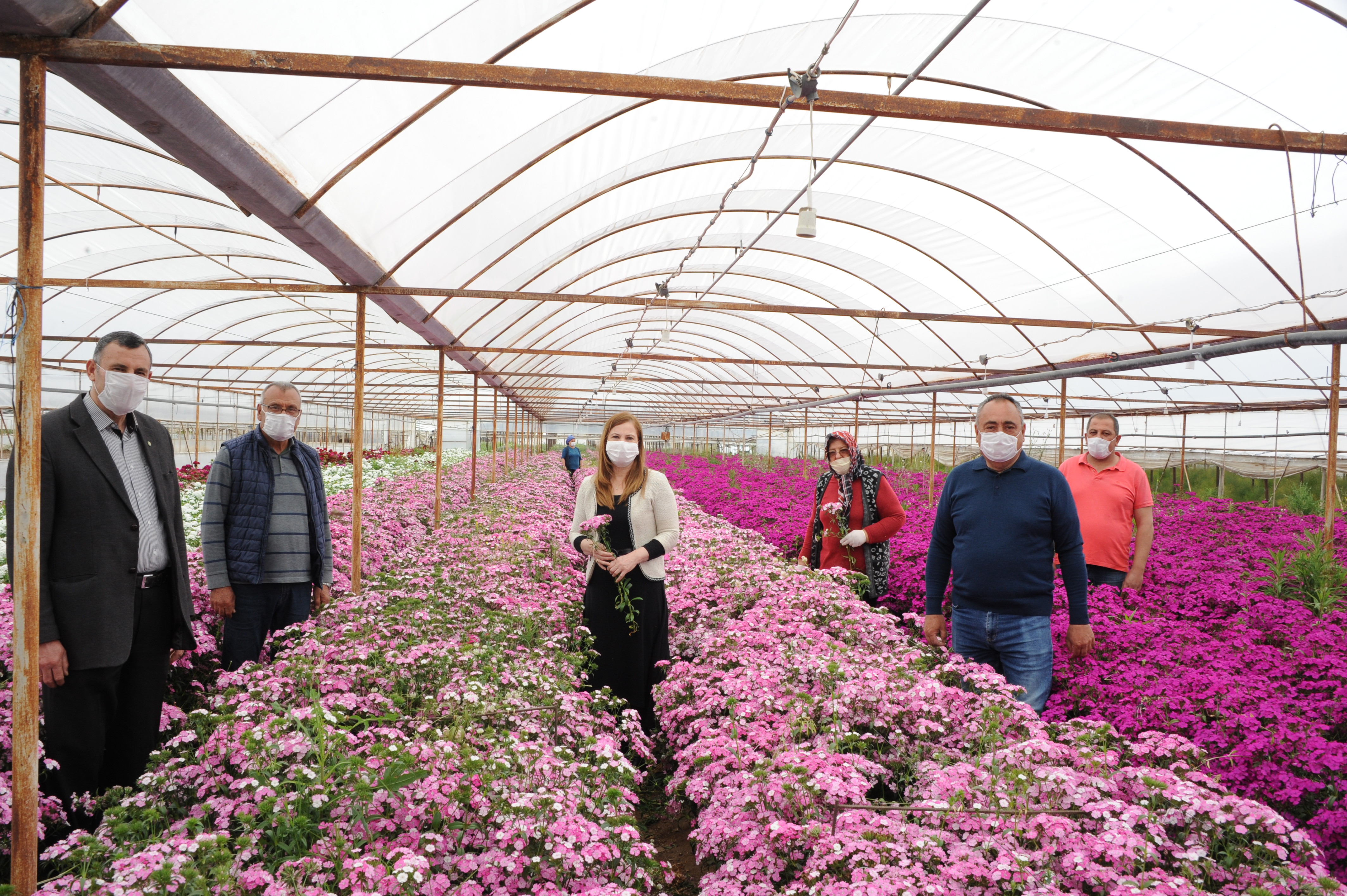 Hem anneler sevinecek, Hem de çiçek üreticileri