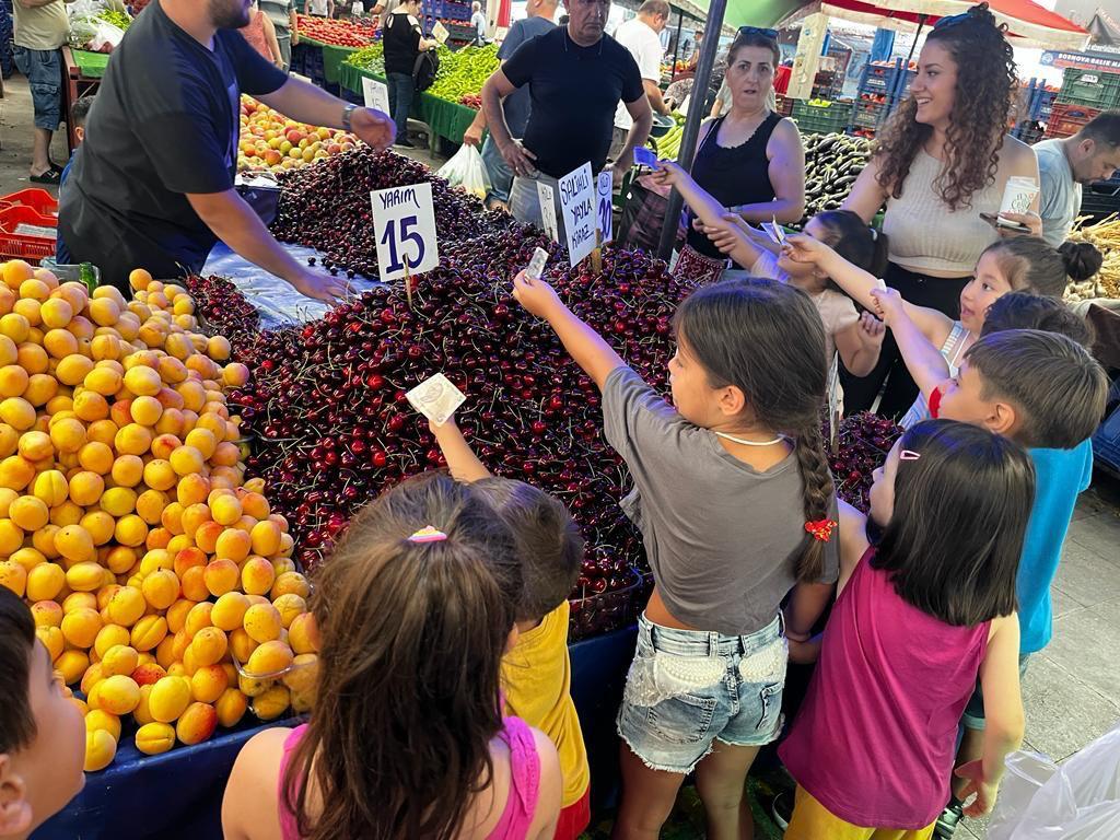 Bayraklı’nın öğrencilerine ‘sokakta’ eğitim