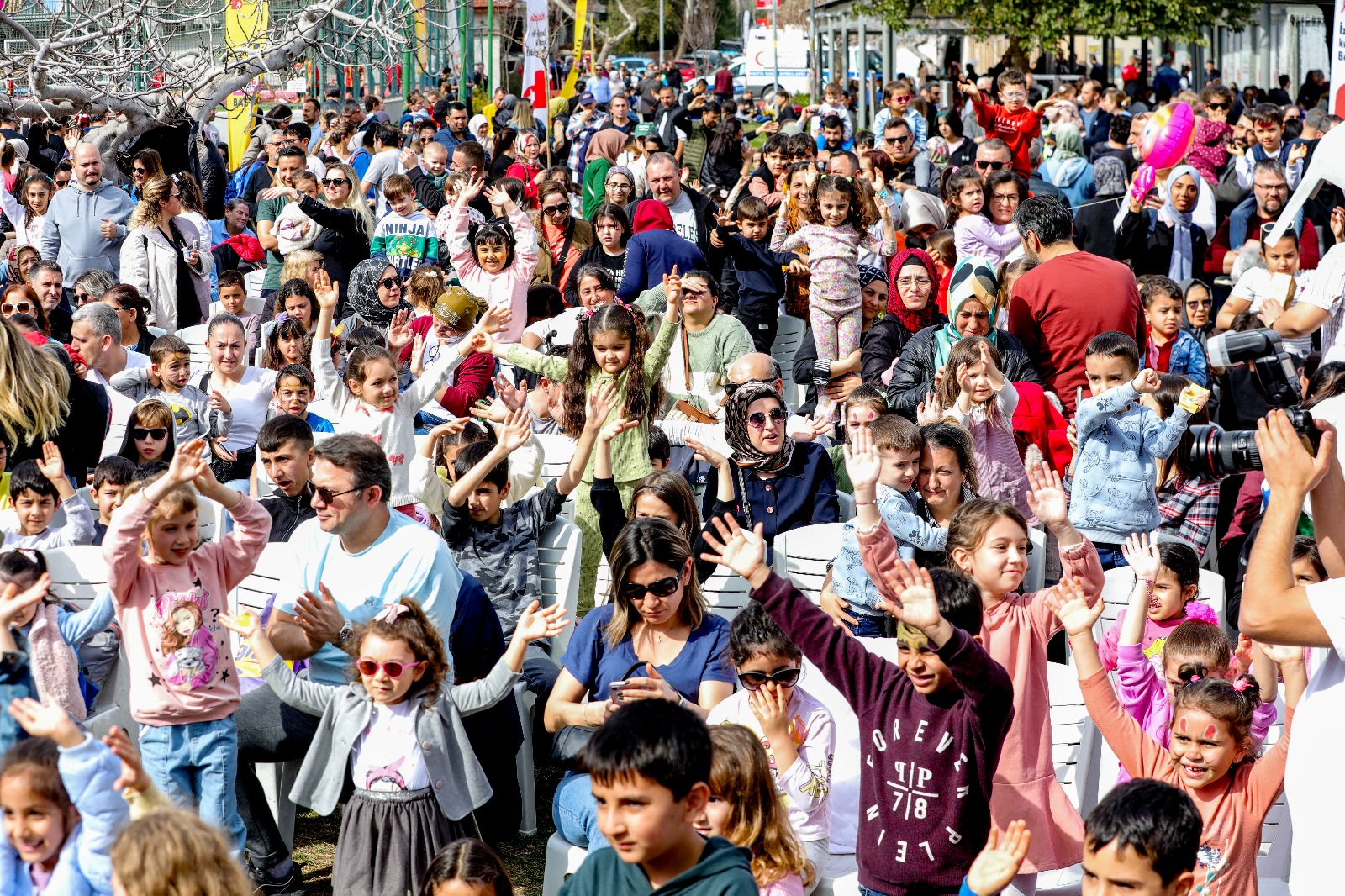Bayraklılı çocuklar şenlikte buluştu