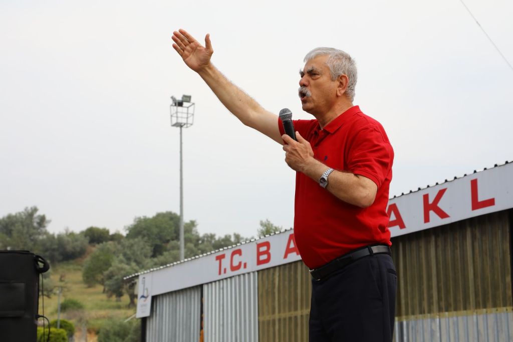 Bayraklı'da davullu zurnalı 1 Mayıs