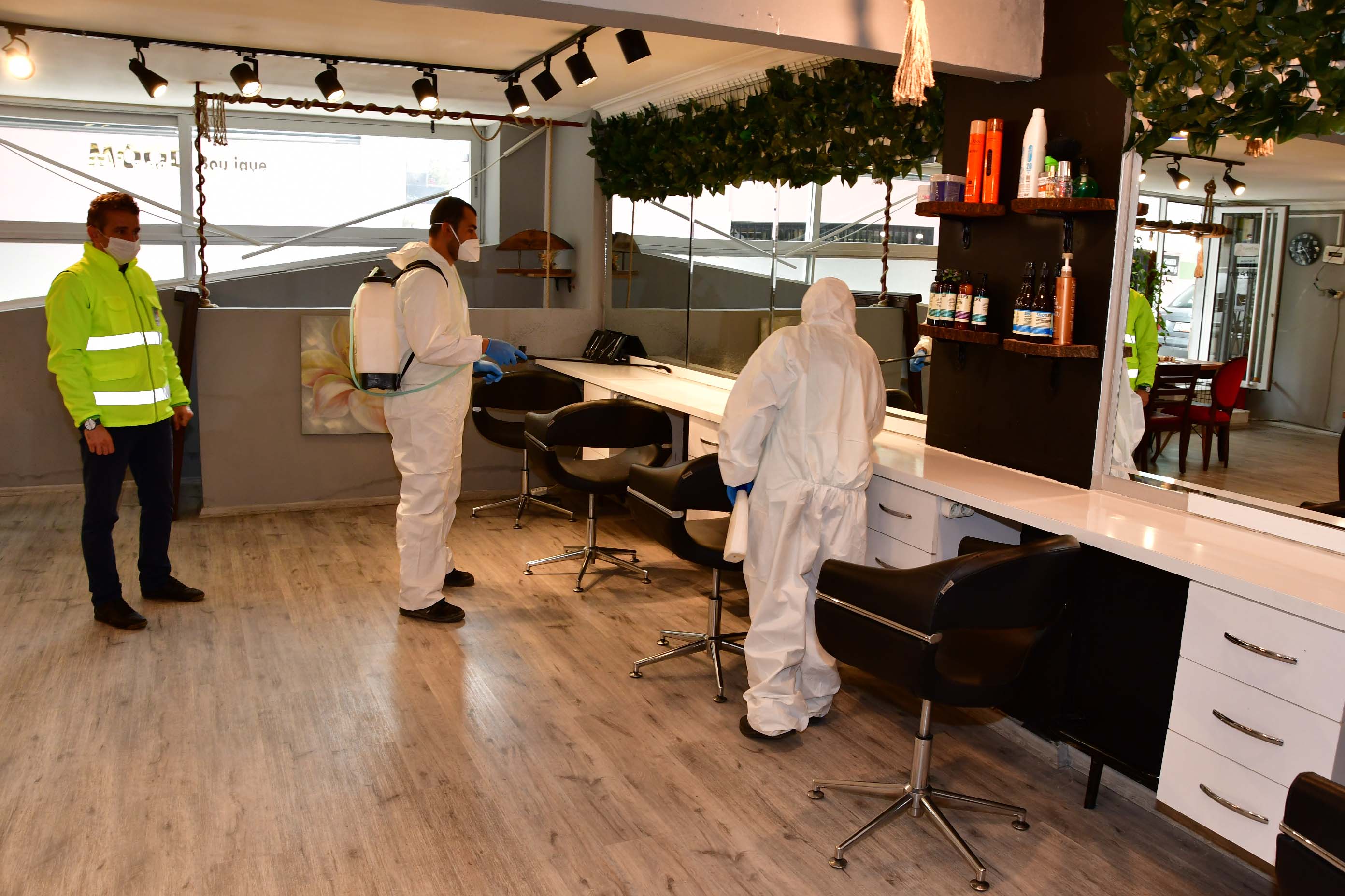 Berberler ve kuaförler ilaçlandı!