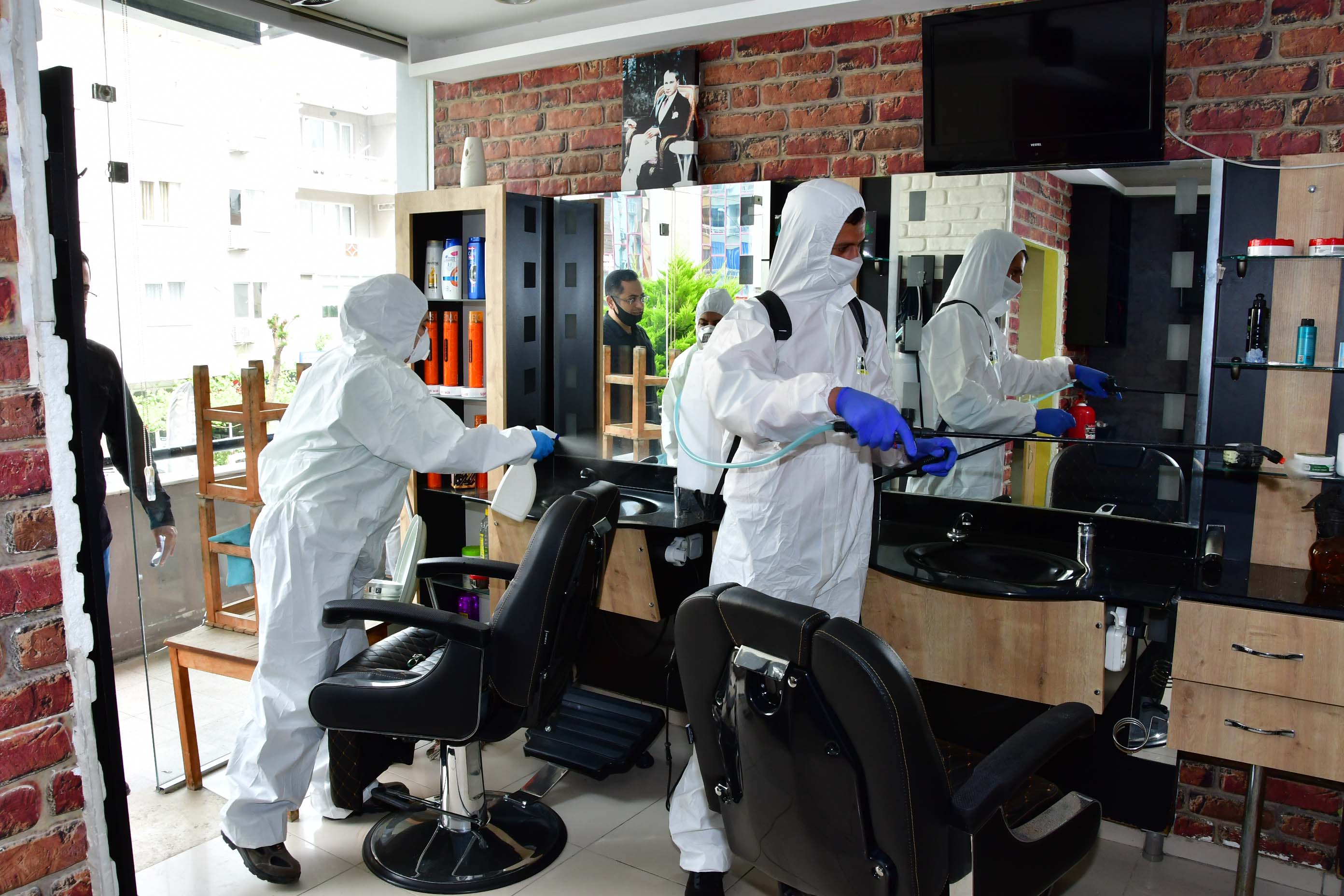 Berberler ve kuaförler ilaçlandı!