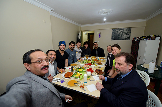 Rektör Vekili Çelik’e Öğrencilerden Çiğköfte Ziyafeti