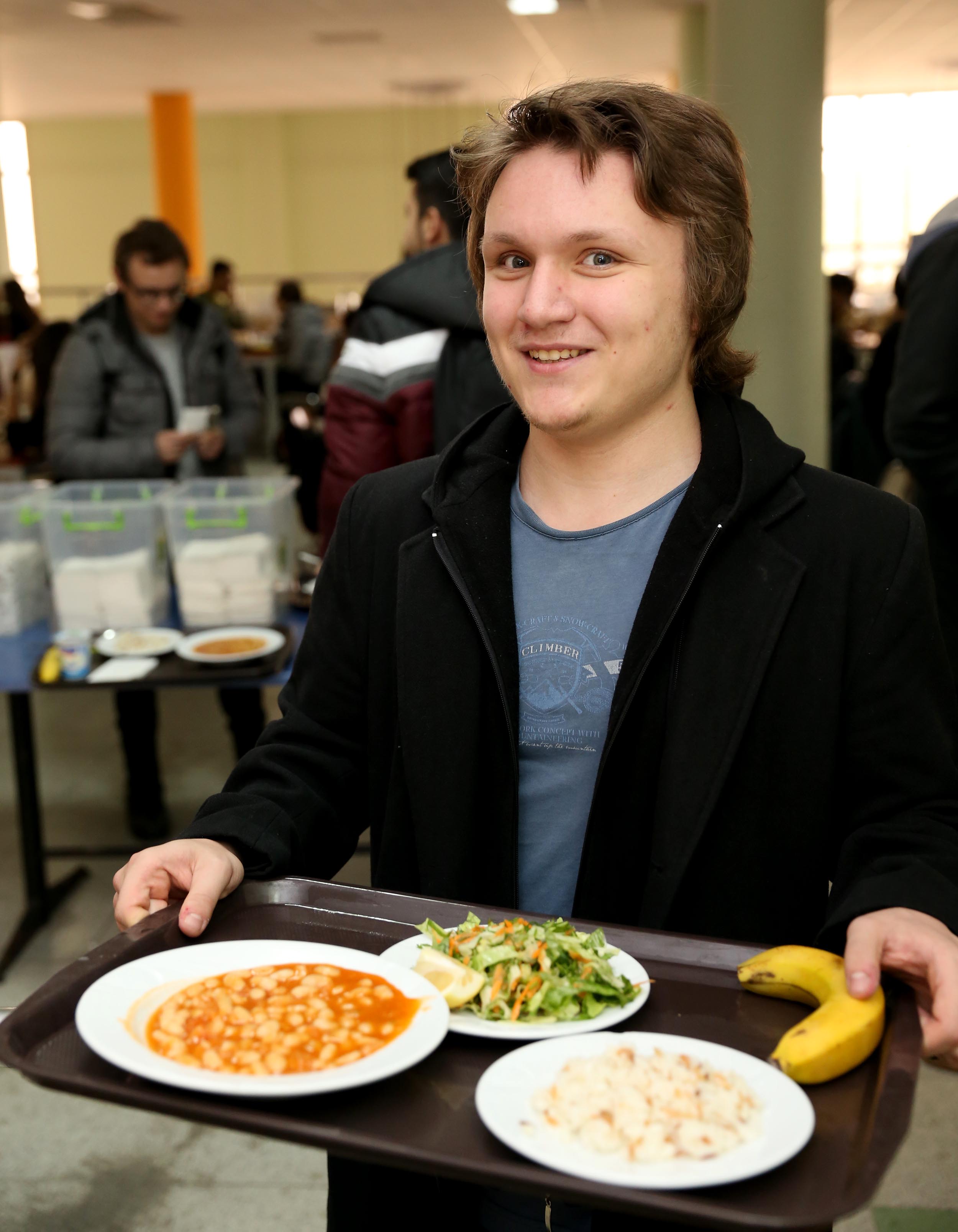 DEÜ’LÜ ÖĞRENCİLERE ‘VEGAN YEMEK MENÜSÜ'