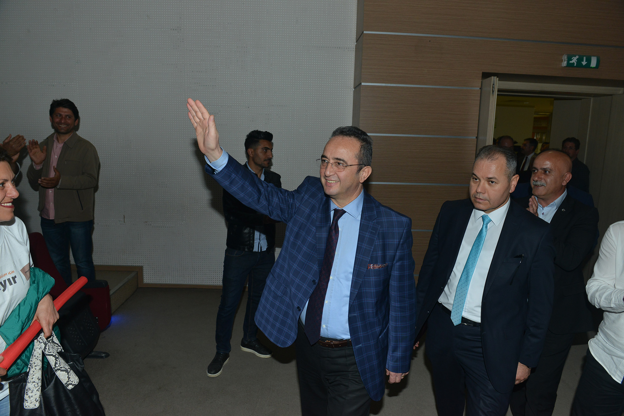 CHP Genel Başkan Yardımcısı Bülent Tezcan, Anayasa Değişikliğini Anlattı