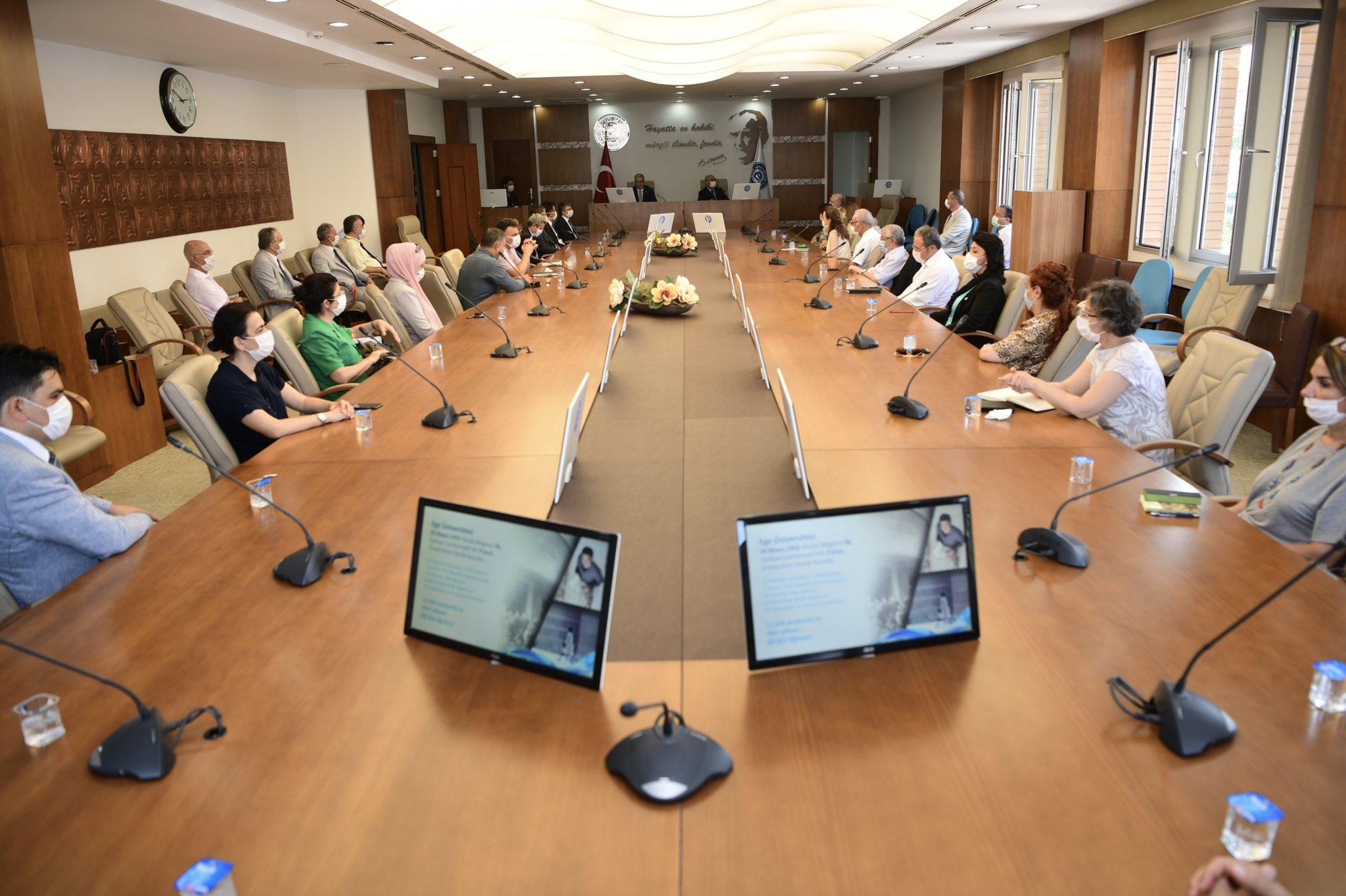 İzmir Valisi Yavuz Selim Köşger EÜ’yü ziyaret etti