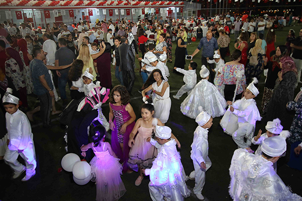 Bayraklı'da sünnet şöleni