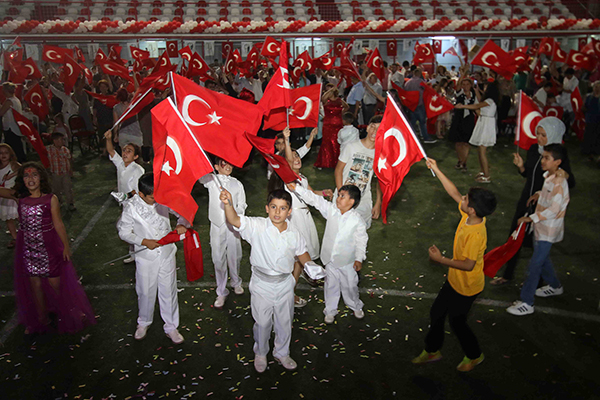 Bayraklı'da sünnet şöleni