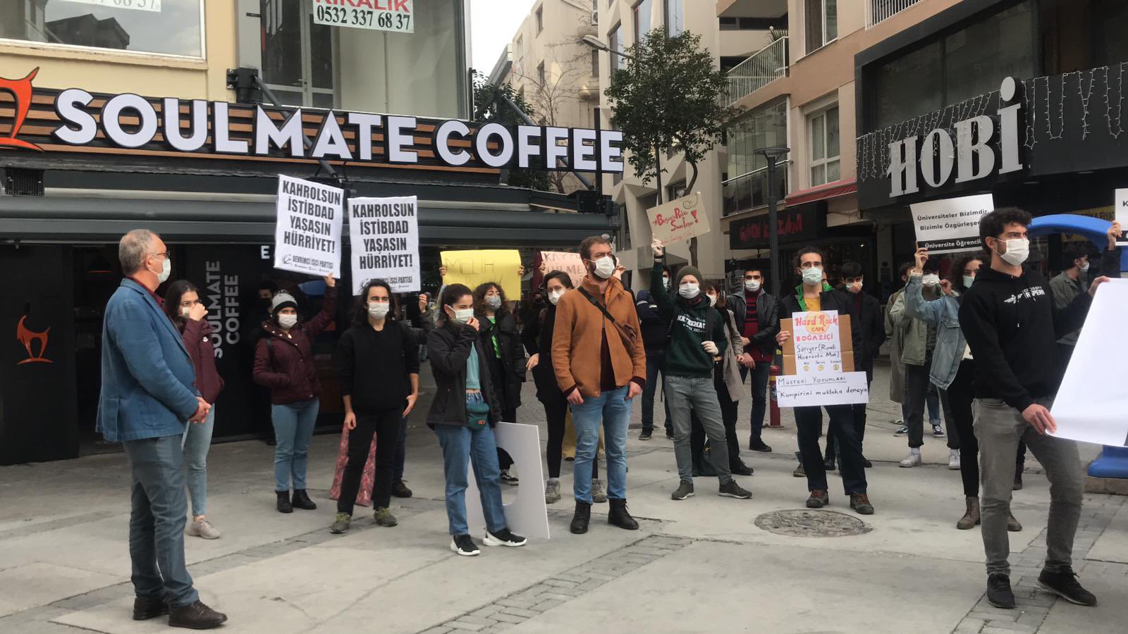 İzmirli öğrencilerden 'Kayyum Rektör istemiyoruz' eylemi