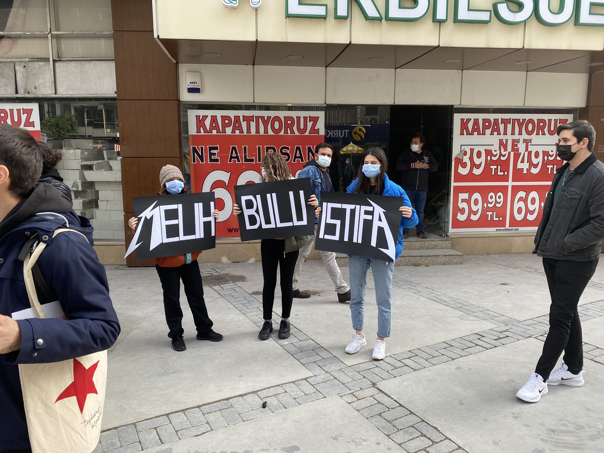 İzmirli öğrencilerden 'Kayyum Rektör istemiyoruz' eylemi