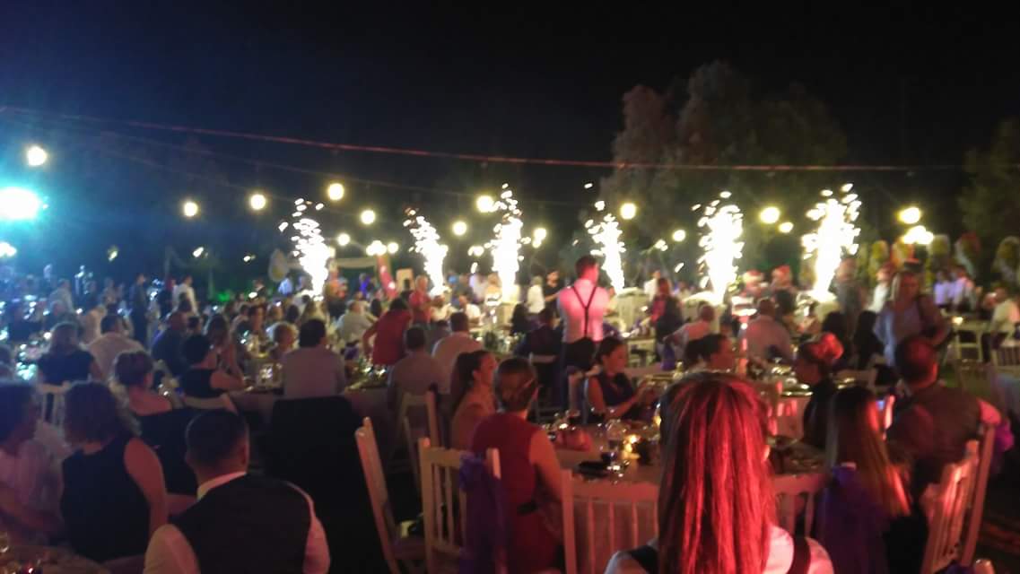 İzmir cemiyet hayatı bu düğünde buluştu