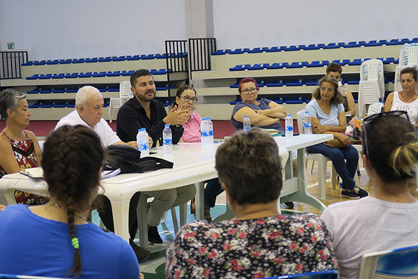 FOÇA BELEDİYESİ ÇİFTÇİNİN YANINDA